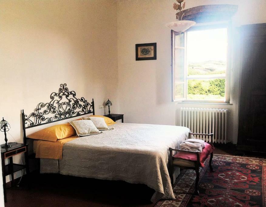 Stunning Country House Overlooking Tuscany Hills Lorenzana Bagian luar foto