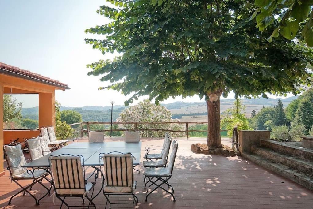 Stunning Country House Overlooking Tuscany Hills Lorenzana Bagian luar foto