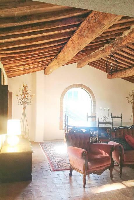 Stunning Country House Overlooking Tuscany Hills Lorenzana Bagian luar foto